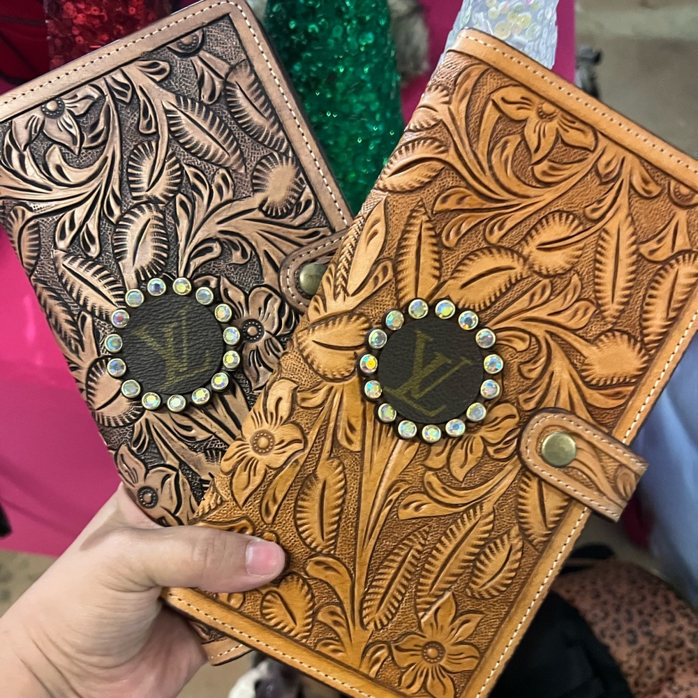 Light color to the right KEEP IT GYPSY wallet